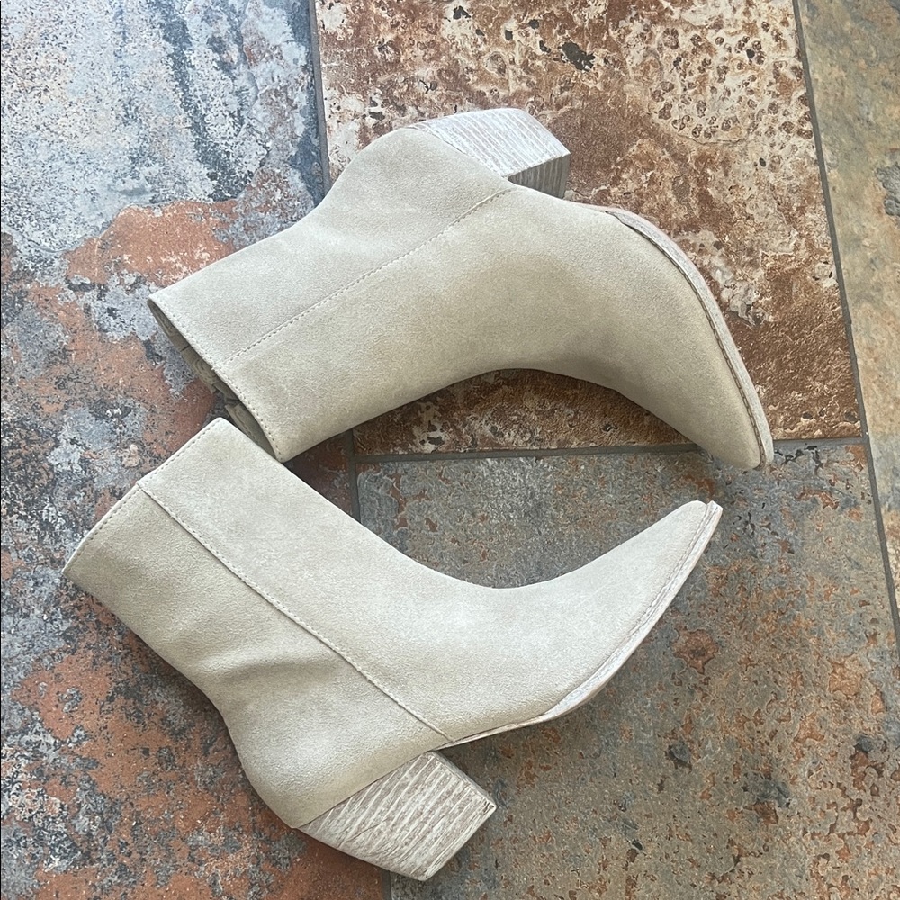 NWT Matisse suede Chic ankle Booties